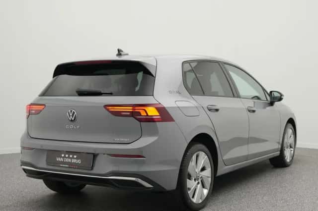 Volkswagen Golf (2025) thumbnail 2