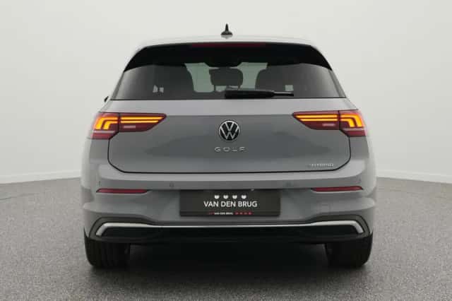 Volkswagen Golf (2025) thumbnail 6