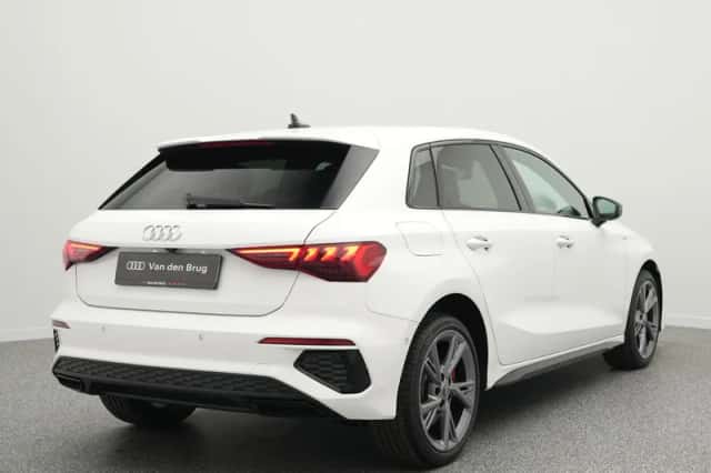 Audi A3 (2024) thumbnail 2
