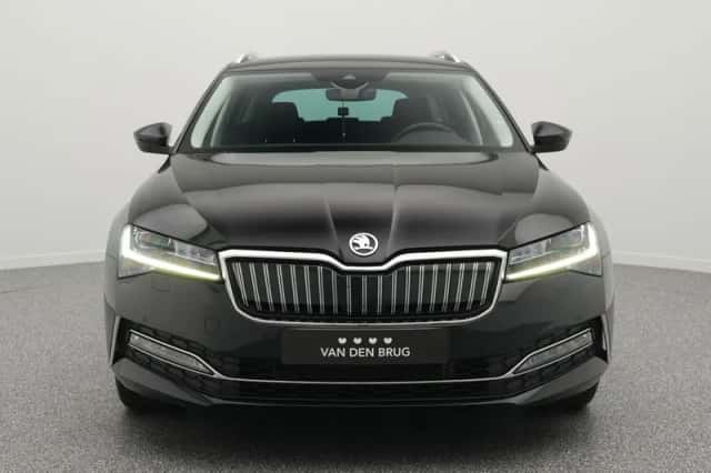 Škoda Superb (2022) thumbnail 5