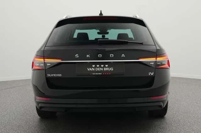 Škoda Superb (2022) thumbnail 6