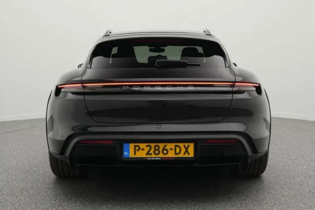 Porsche Taycan (2022) thumbnail 6