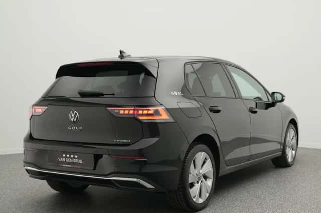 Volkswagen Golf (2025) thumbnail 2