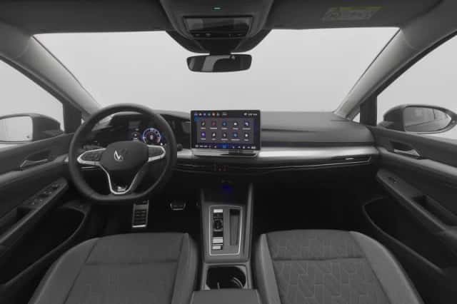 Volkswagen Golf (2025) thumbnail 3