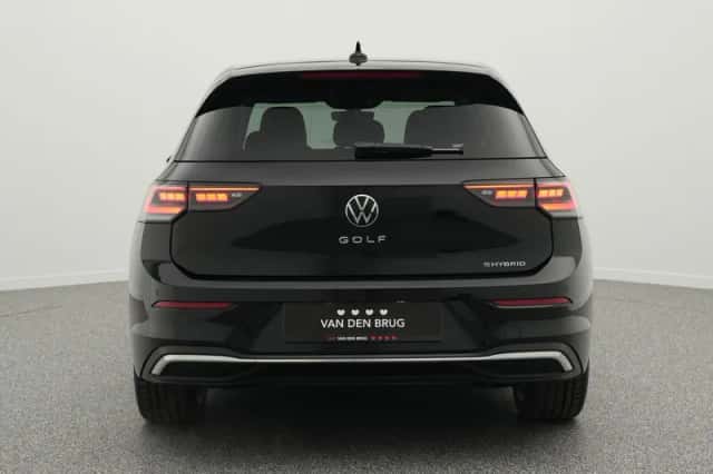 Volkswagen Golf (2025) thumbnail 6