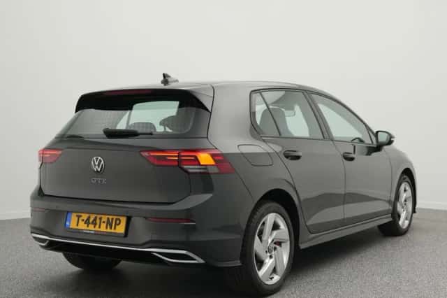 Volkswagen Golf (2021) thumbnail 2