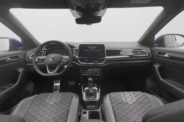 Volkswagen T-Roc (2023) thumbnail 3