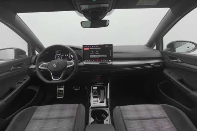 Volkswagen Golf (2025) thumbnail 3
