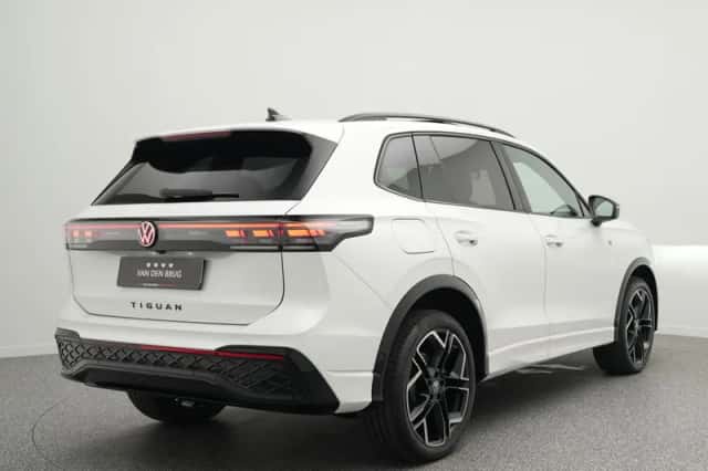 Volkswagen Tiguan (2025) thumbnail 2