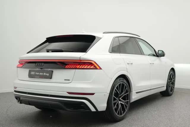 Audi Q8 (2022) thumbnail 2