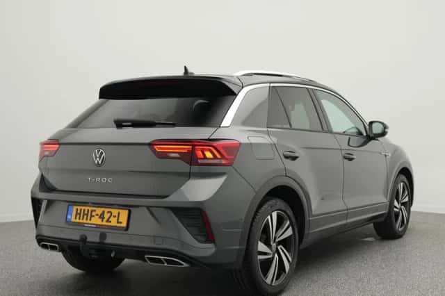 Volkswagen T-Roc (2024) thumbnail 2