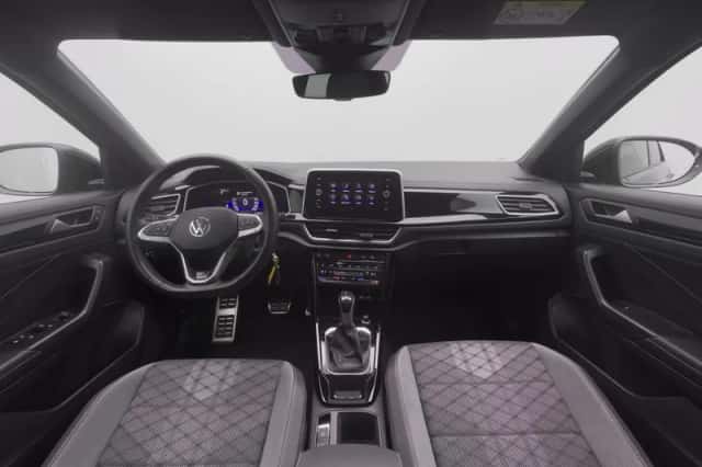 Volkswagen T-Roc (2024) thumbnail 3