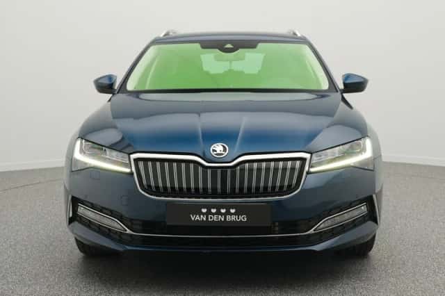 Škoda Superb (2022) thumbnail 5