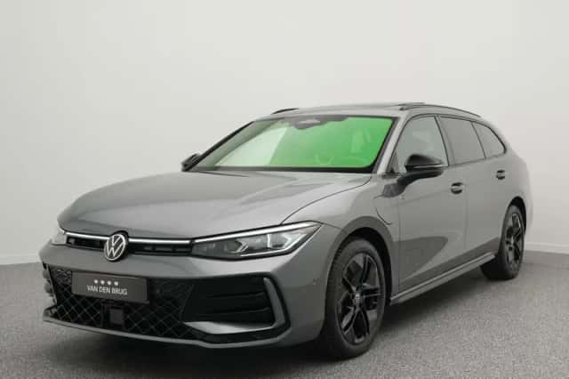 Volkswagen Passat (2025) thumbnail 1