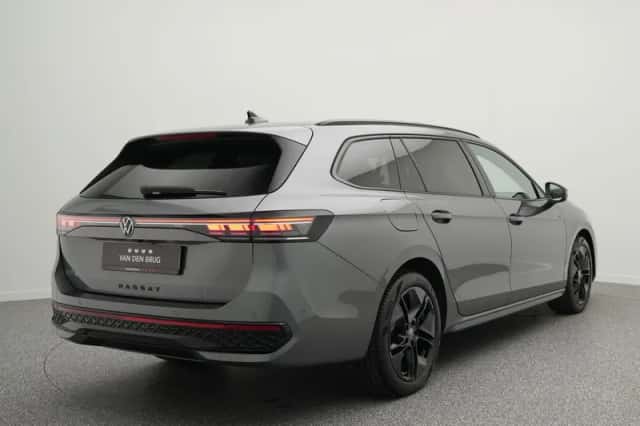 Volkswagen Passat (2025) thumbnail 2