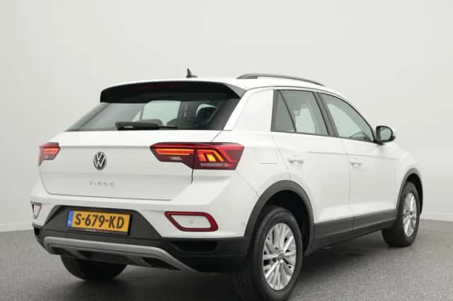 Volkswagen T-Roc (2022) thumbnail 2