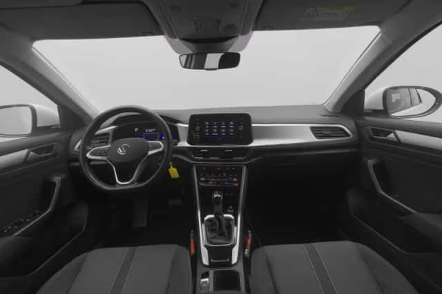 Volkswagen T-Roc (2022) thumbnail 3