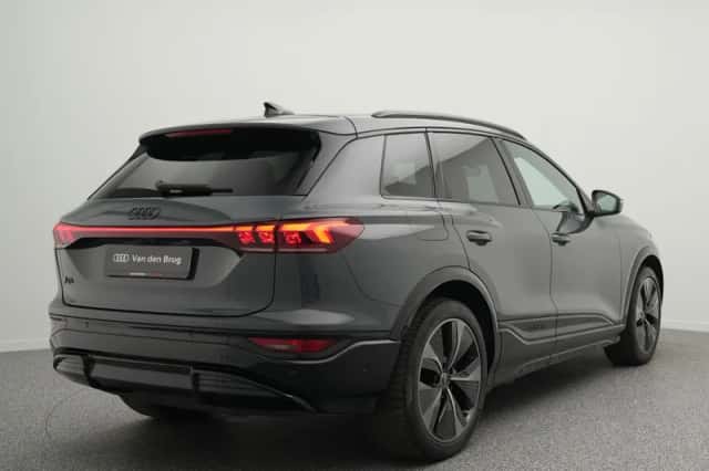 Audi Q6 e-tron (2024) thumbnail 2