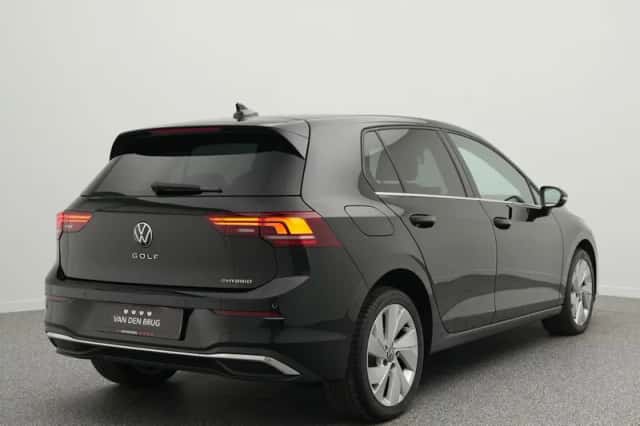 Volkswagen Golf (2025) thumbnail 2