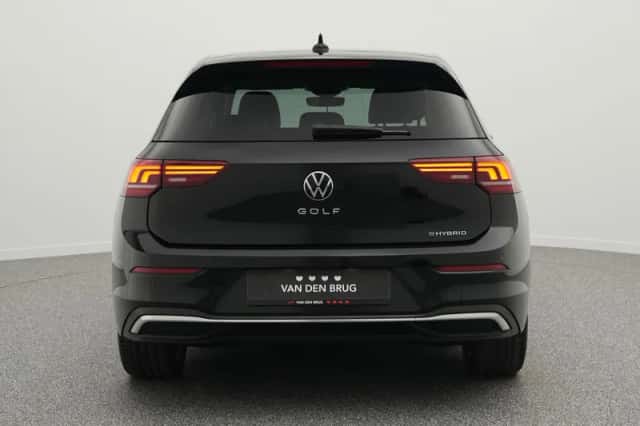 Volkswagen Golf (2025) thumbnail 6