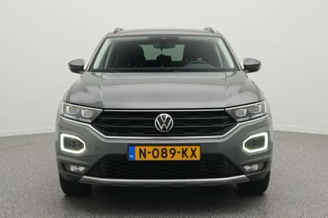 Volkswagen T-Roc (2021) thumbnail 5