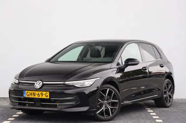 Volkswagen Golf (2024) thumbnail 1