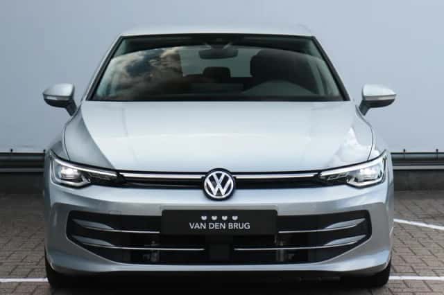 Volkswagen Golf (2025) thumbnail 2