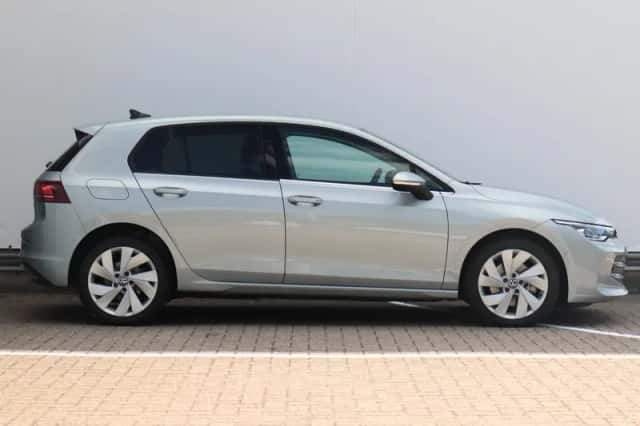 Volkswagen Golf (2025) thumbnail 4