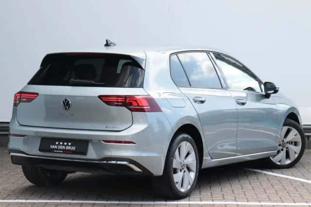 Volkswagen Golf (2025) thumbnail 6