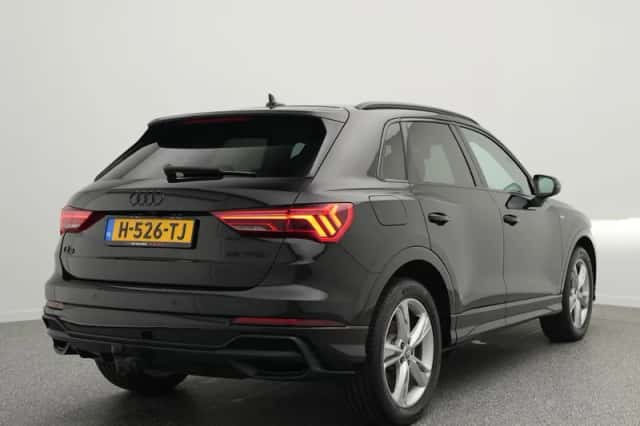 Audi Q3 (2019) thumbnail 2