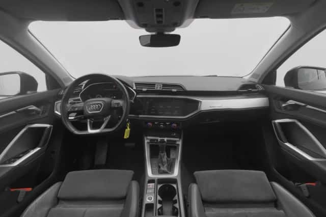 Audi Q3 (2019) thumbnail 3