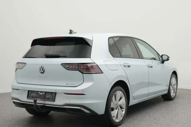 Volkswagen Golf (2025) thumbnail 2