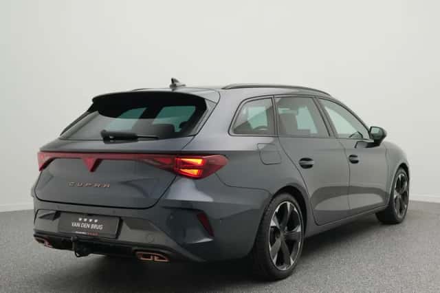 CUPRA Leon Sportstourer (2024) thumbnail 2