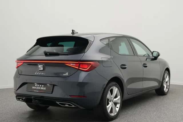 SEAT Leon (2023) thumbnail 2
