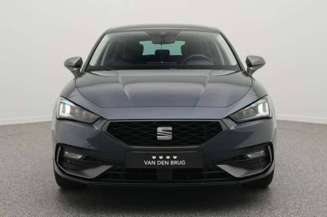 SEAT Leon (2023) thumbnail 3