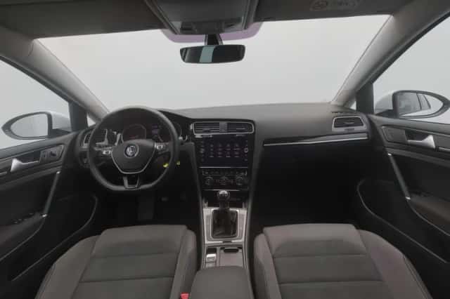 Volkswagen Golf (2019) thumbnail 3