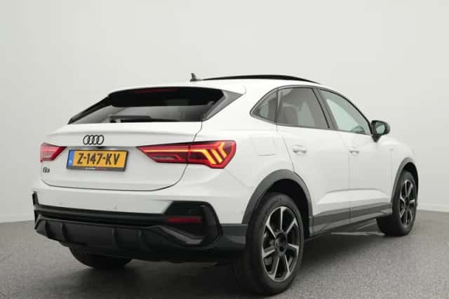 Audi Q3 (2023) thumbnail 2