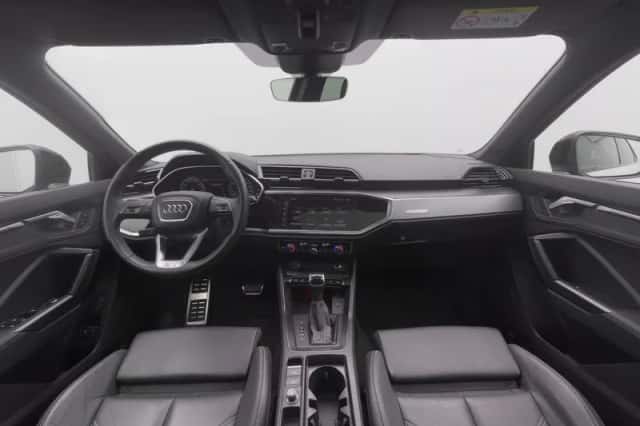 Audi Q3 (2023) thumbnail 3