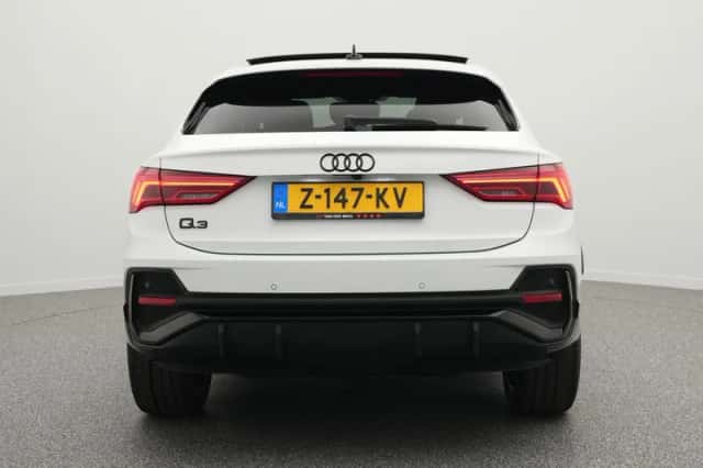Audi Q3 (2023) thumbnail 6