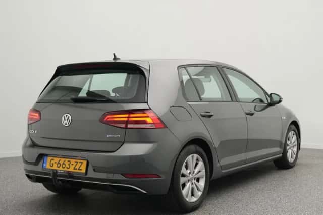 Volkswagen Golf (2019) thumbnail 2