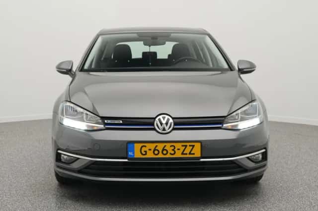 Volkswagen Golf (2019) thumbnail 5