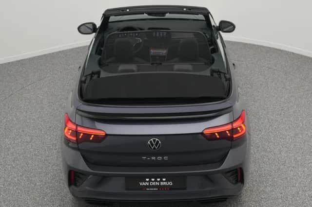 Volkswagen T-Roc (2023) thumbnail 3