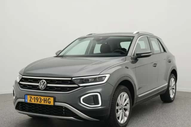 Volkswagen T-Roc (2023) thumbnail 1