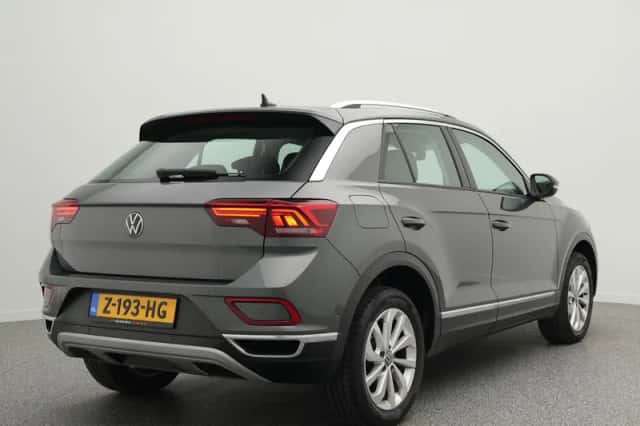 Volkswagen T-Roc (2023) thumbnail 2