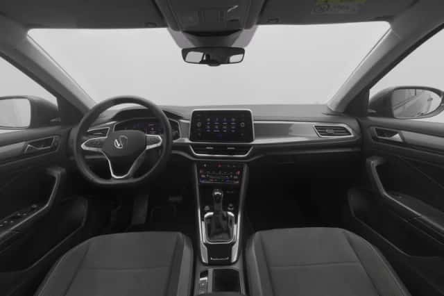 Volkswagen T-Roc (2023) thumbnail 3