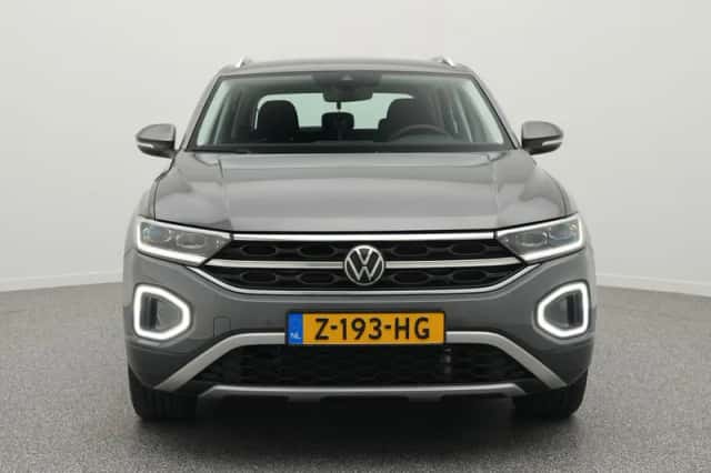 Volkswagen T-Roc (2023) thumbnail 5