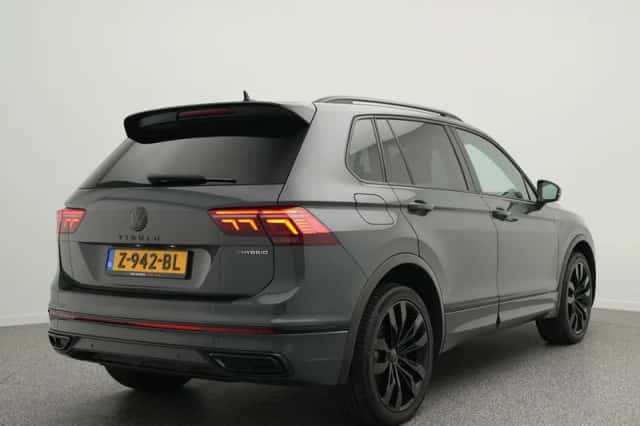 Volkswagen Tiguan (2022) thumbnail 2