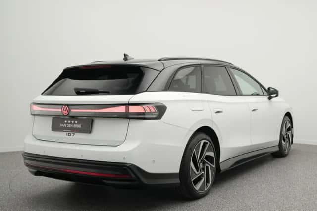 Volkswagen ID.7 (2025) thumbnail 2
