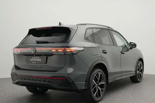 Volkswagen Tiguan (2025) thumbnail 2