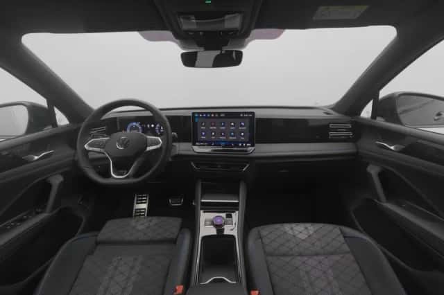 Volkswagen Tiguan (2025) thumbnail 3